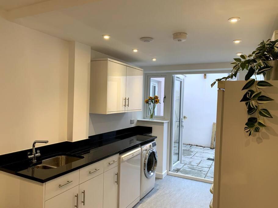 Newly Refurbished Uplyme Getaway Leilighet Eksteriør bilde